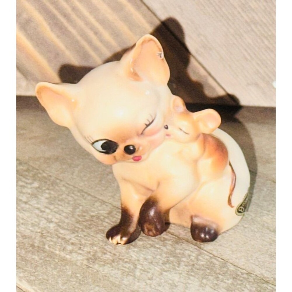 Vintage Josef Originals Small Siamese Cat with Mouse 2.5x2.5”